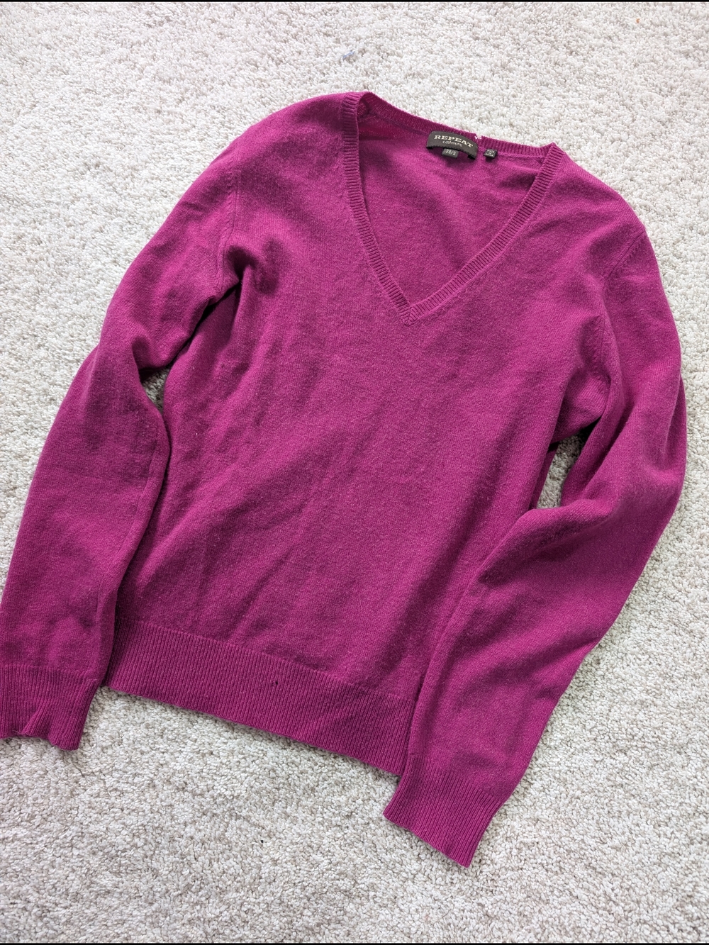 Cashmere V-Neck REPEAT Sweater